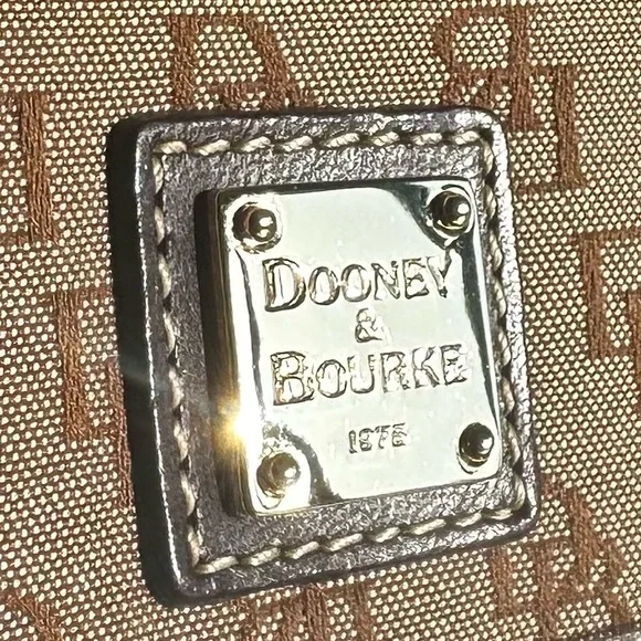 NWOT Dooney & Bourke Monogram Canvas Wristlet detachable strap New! - Picture 9 of 10